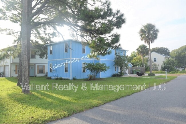 Building Photo - 725 7th Ave S