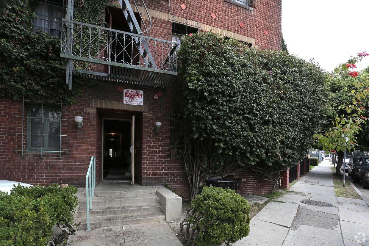 Building Photo - 2325 Ocean View Ave