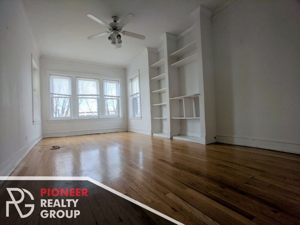 Foto principal - 2455 W Logan Blvd