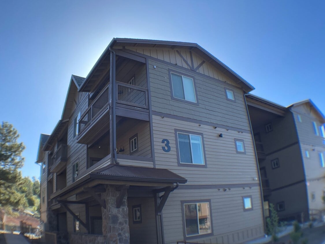 MOVE IN READY! Top-Floor Condo in the Hear... - MOVE IN READY! Top-Floor Condo in the Hear...