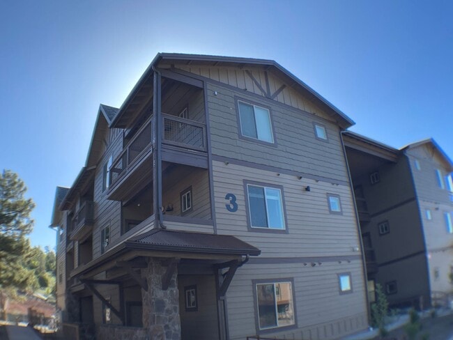 MOVE IN READY! Top-Floor Condo in the Hear... - MOVE IN READY! Top-Floor Condo in the Hear...