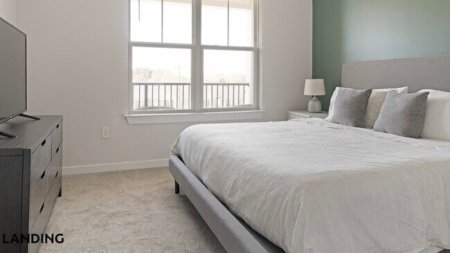 Foto del edificio - 1270 Hillcrest Dr