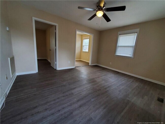 Foto del edificio - 4956 Fieldcrest Dr