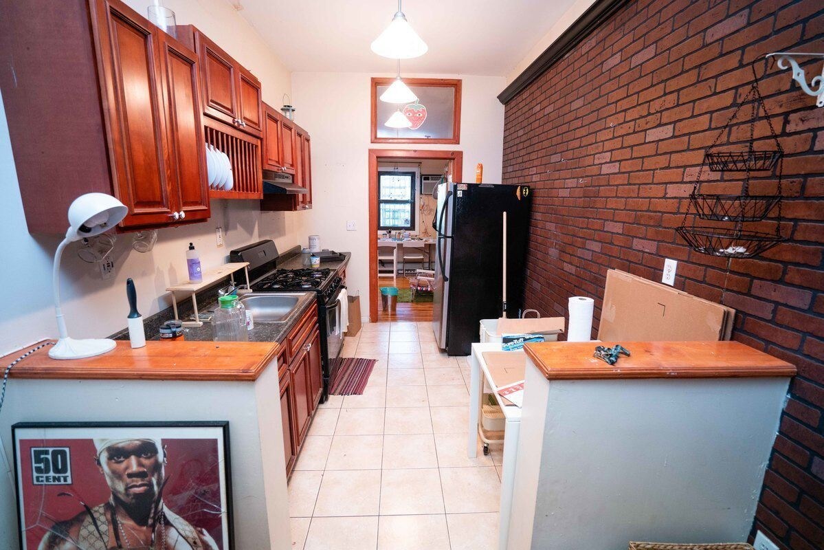 Primary Photo - 147 Central Ave