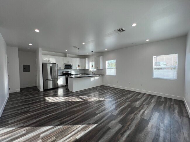 Foto del edificio - 6734 Irvine Ave