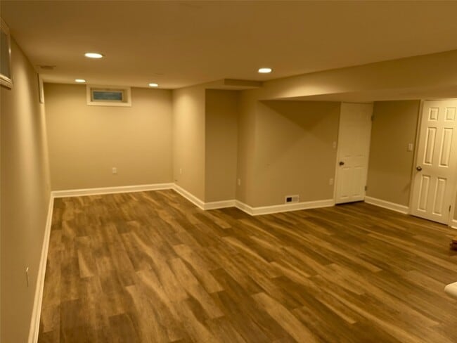 Building Photo - 17 Dover Dr