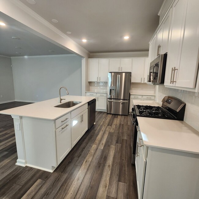 Building Photo - Brand New 3 Bedroom 2.5 Bathroom Single Fa...