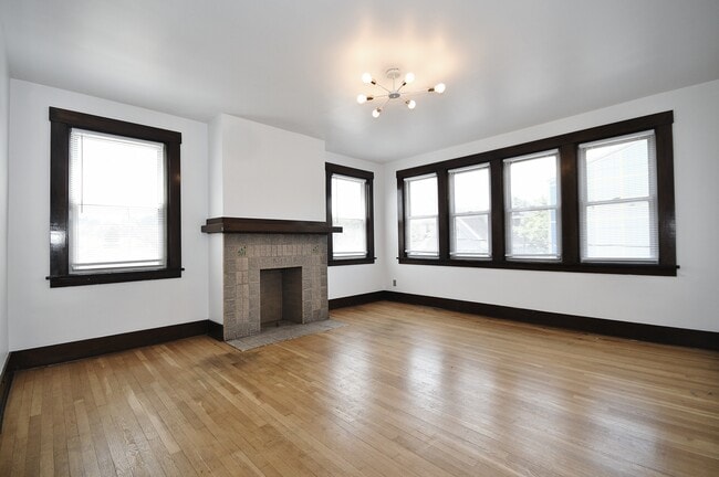 Living room - 2017 West St