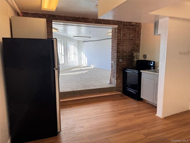 Building Photo - 175 Main St