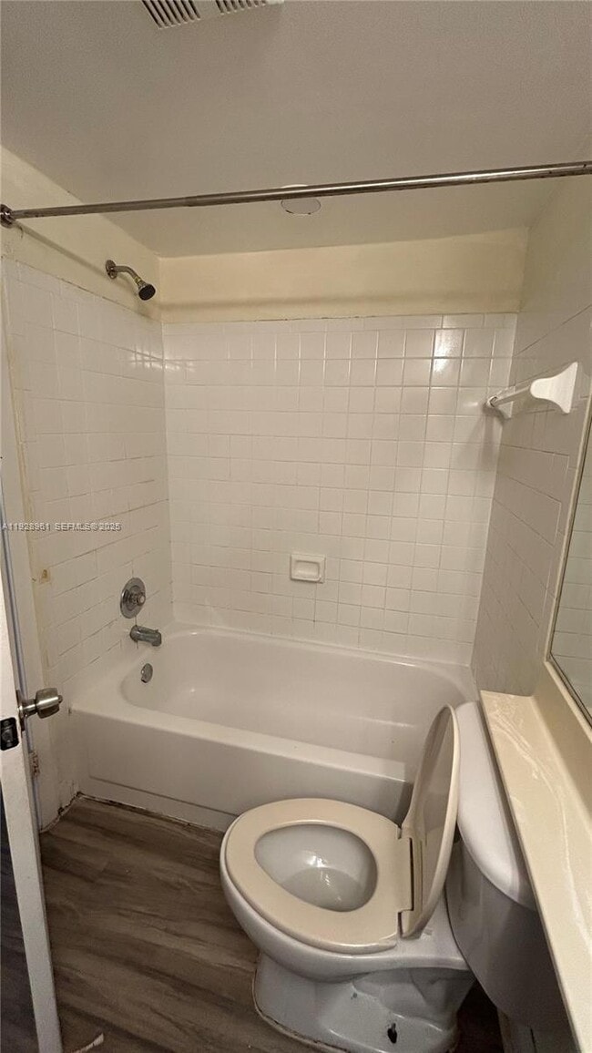 Foto del edificio - 5686 Rock Island Rd