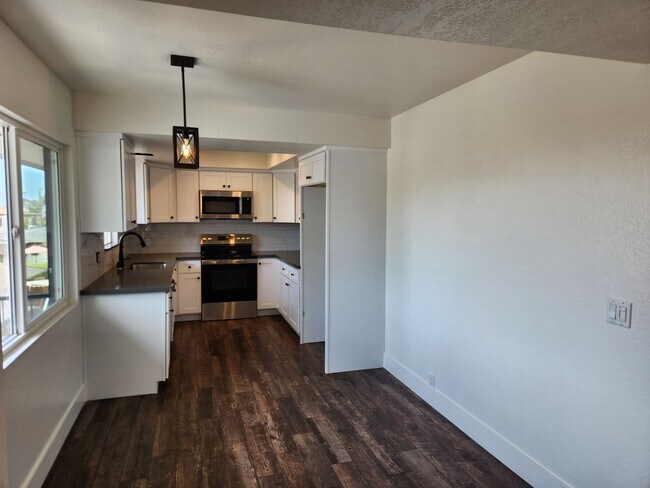 Photo - 114 E El Portal Apartments