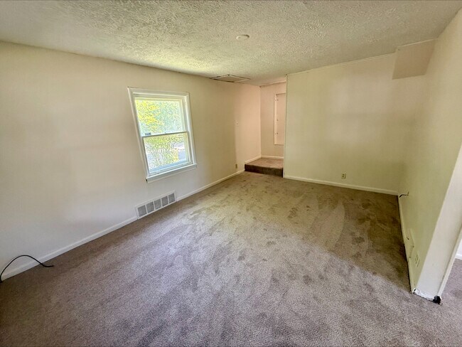 Foto del edificio - 1215 Pondview Ave