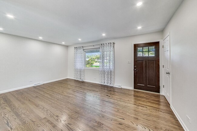 Building Photo - 22W531 Burr Oak Dr