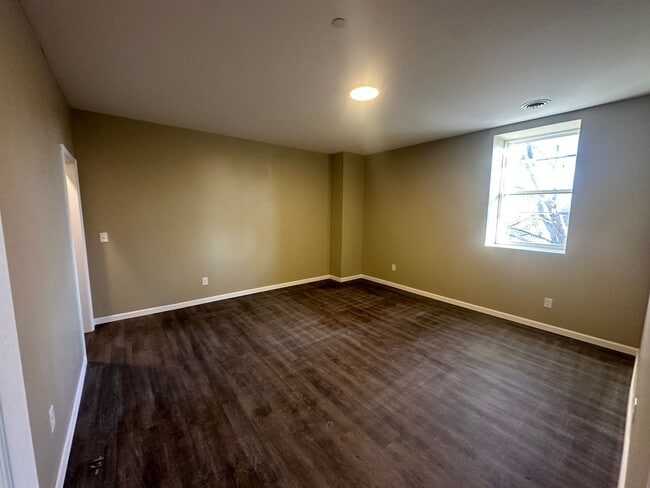 Foto del edificio - Hopkins Place Apartments