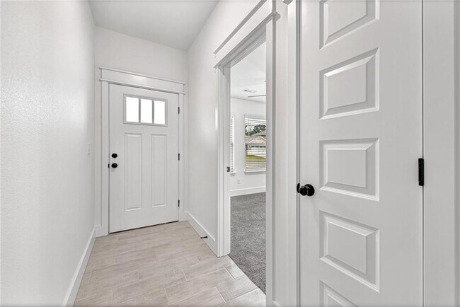 Foto del edificio - 2031 Bluebonnet Ln