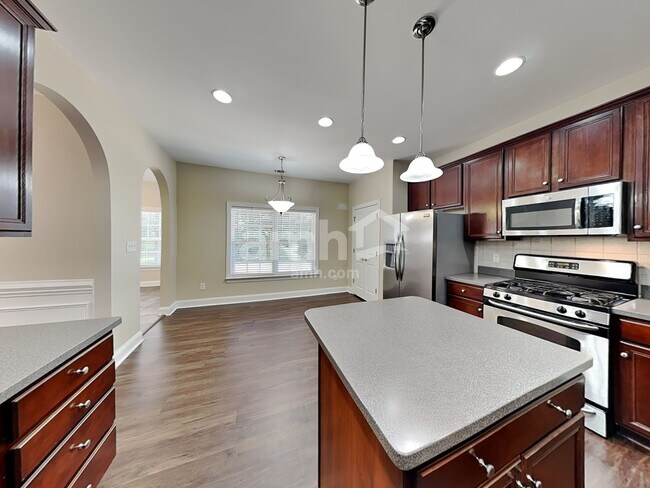 Foto del edificio - 8068 Andrew Franklin Dr