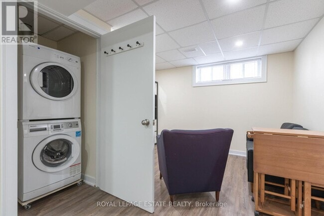 Building Photo - 5 Barlow Rd