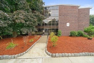 Building Photo - 915 Edgell Rd