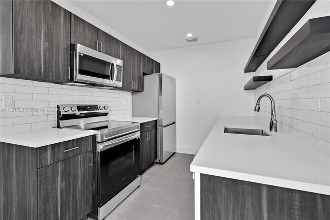 Foto del edificio - 1241 NW 25th St