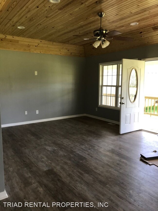 Building Photo - 3 br, 2.5 bath House - 1240 GARNER DR