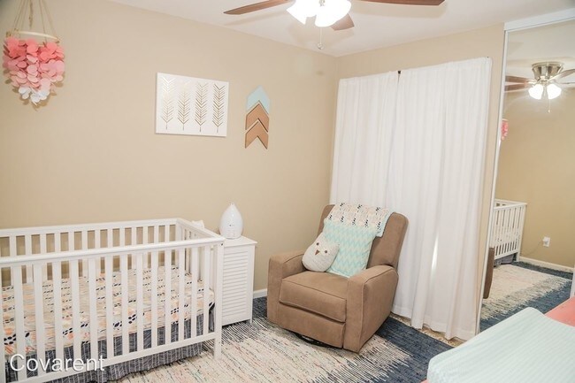 Building Photo - 4428 Maple Dr