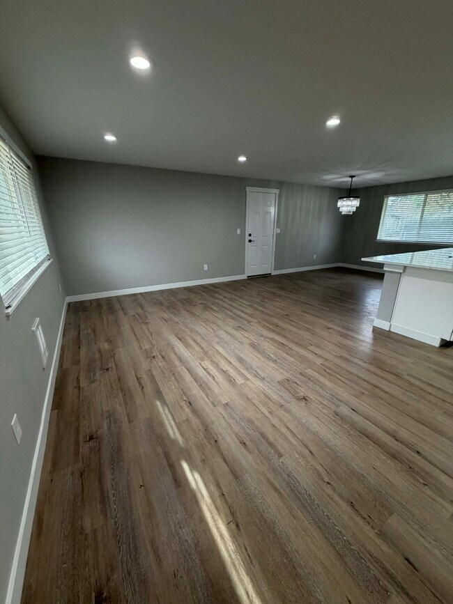 Building Photo - 5517 DayCrest Ct SE