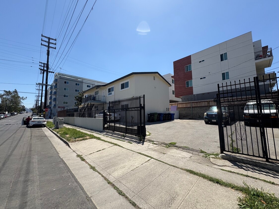 Primary Photo - 1103 S Hobart Blvd