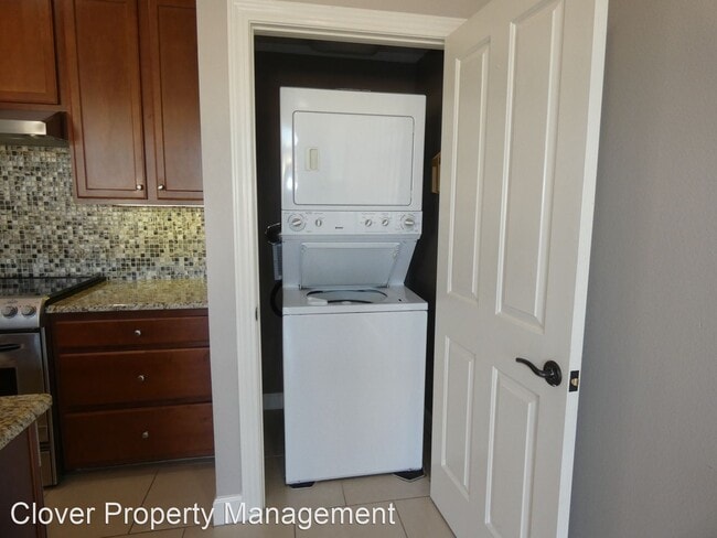Building Photo - 1 br, 1 bath House - 415 E. Romana St. Uni...
