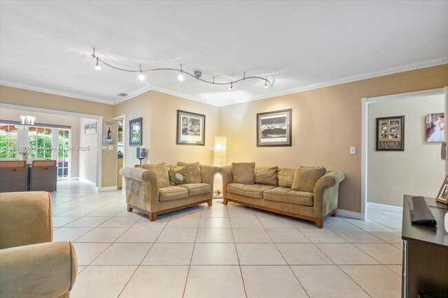 Foto del edificio - 7445 Big Cypress Dr