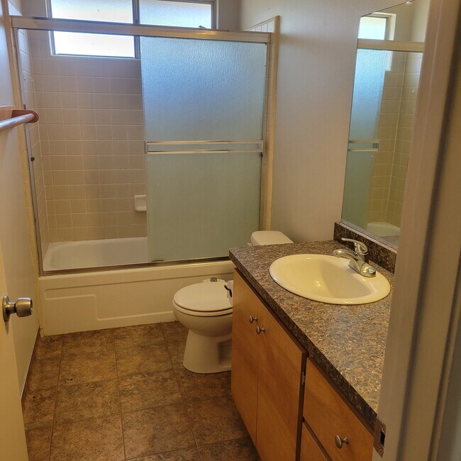 Building Photo - 1288 Warner St