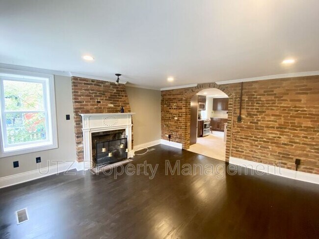 Foto del edificio - 116 E Main St