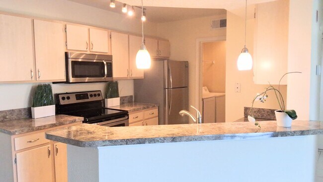 Foto del edificio - Gorgeous Wood Floors 1/1 condo for RENT @The Crest close to UCF