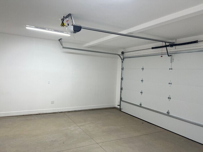 Foto del edificio - Brand new 3 bedroom 2.5 bathroom townhome