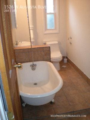 Foto del edificio - 1526 W Augusta Blvd