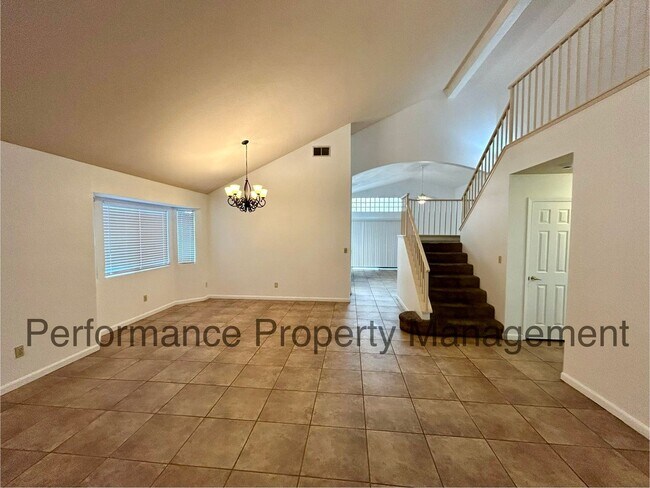 Foto del edificio - Stunning 4 Bed/3 Bath Home in The Oaks w/ Pool, Solar & $0 Deposit Option