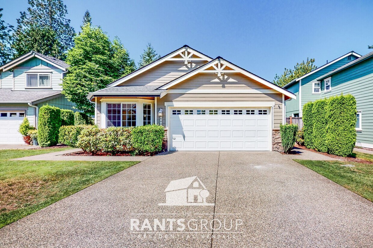 Foto principal - Well-Maintained 2-Bed / 2-Bath Home with A...