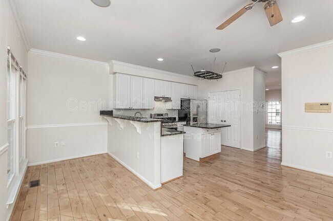 Building Photo - 4035 Cressida Pl