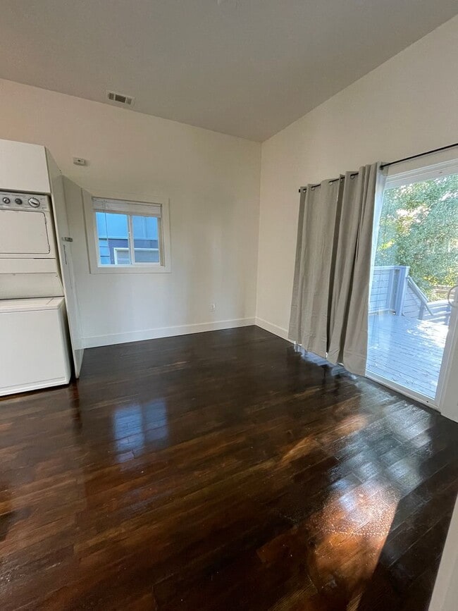 Foto del edificio - 1/2 Off First Month's Rent, 6Bdrm, 3Bath