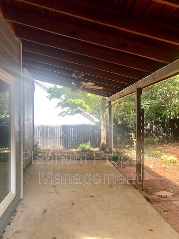 Foto del edificio - 740 Trellis Pond Ct