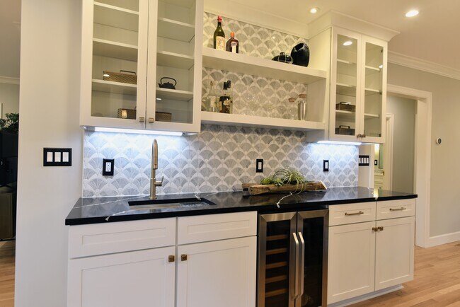 Wet Bar - 3803 SE Carlton St