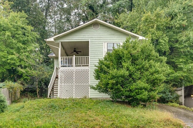 Building Photo - Beautiful 4 bedroom 2 btahroom