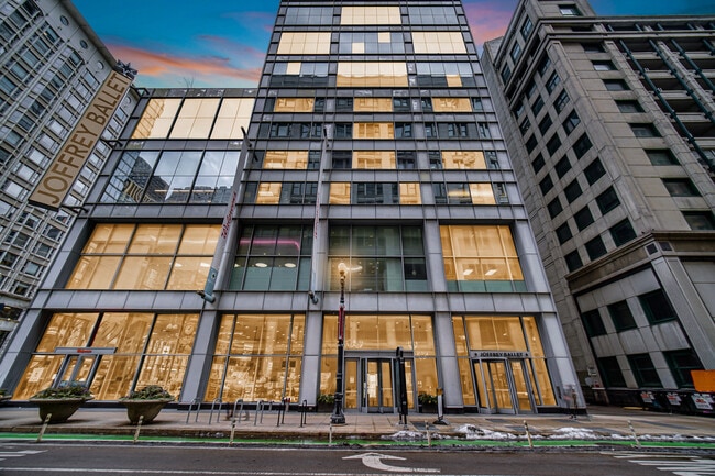 Building Photo - 8 E Randolph