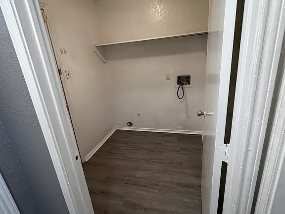 Foto del edificio - "Charming 3-Bedroom Haven with 2 Full Baths in Everman, TX - 1398 Sq Ft of Comfort!"