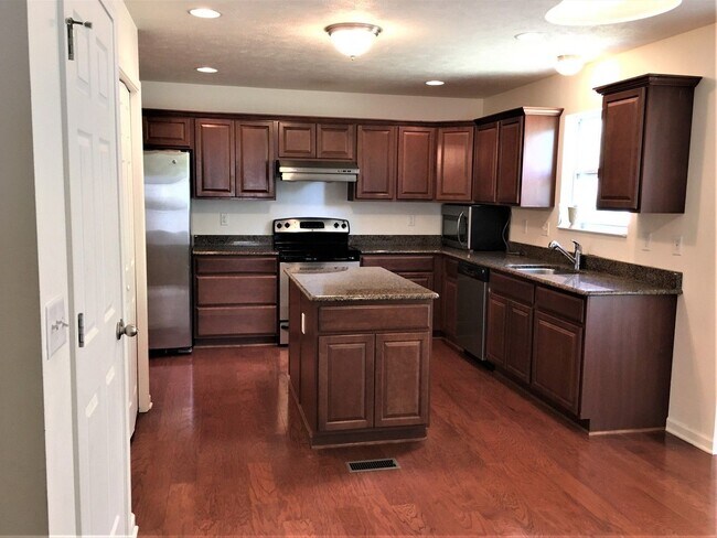 Building Photo - 133 Nottingham Dr