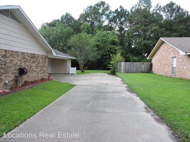 Building Photo - 9823 Banway Dr