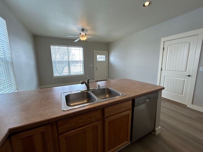 Building Photo - 1039 NE Watt Way