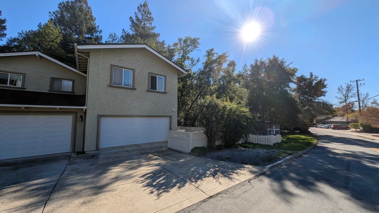 Foto principal - 112 Bethany Dr