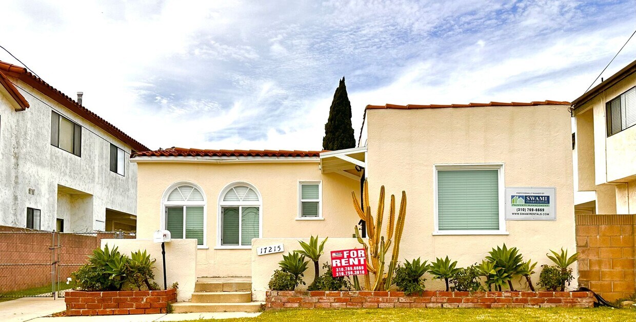 Foto principal - Gardena-1 bd/1ba Spanish Contemporary Home...