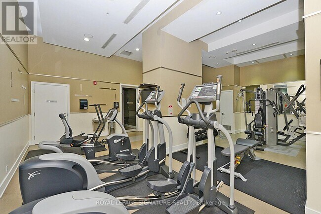 Photo du bâtiment - 330 Burnhamthorpe Rd W