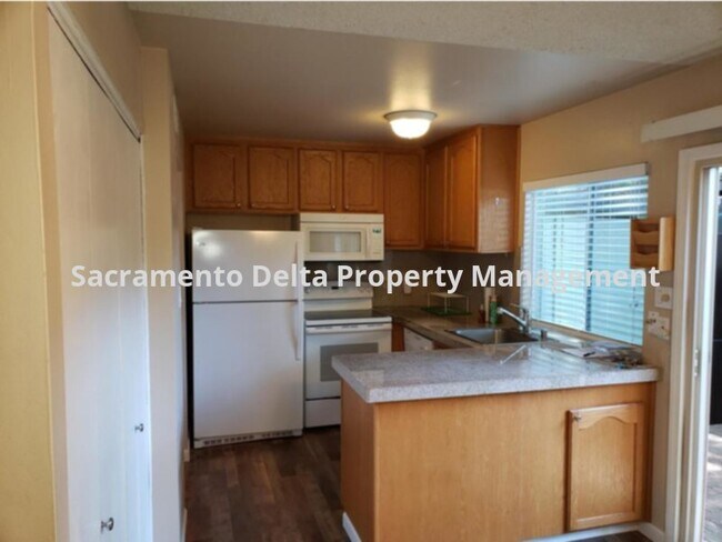 Building Photo - 8798 La Riviera Dr